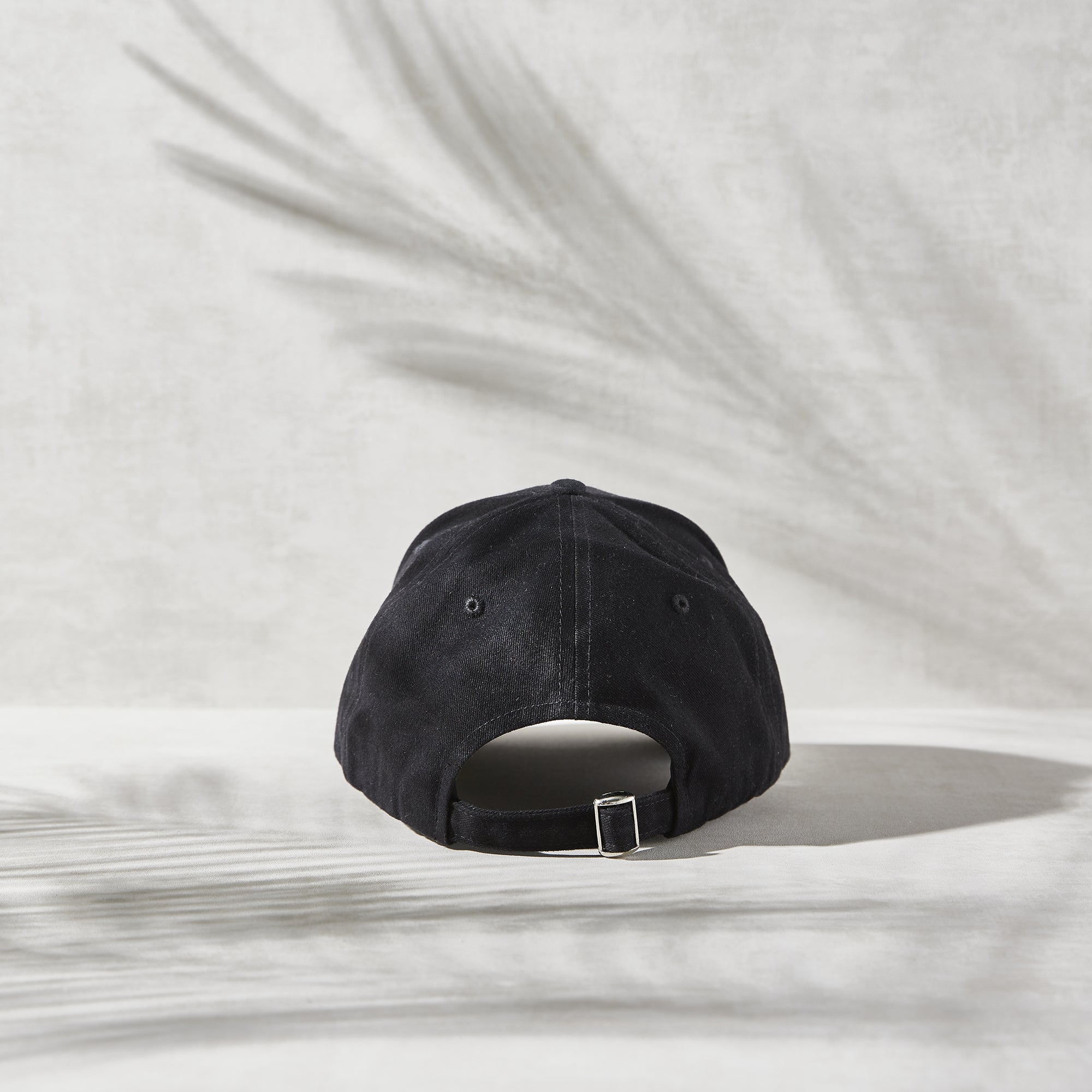 La petite casquette noire